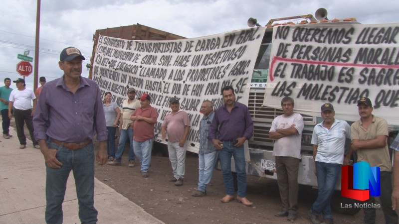 Demandan pago Transportistas de Carga