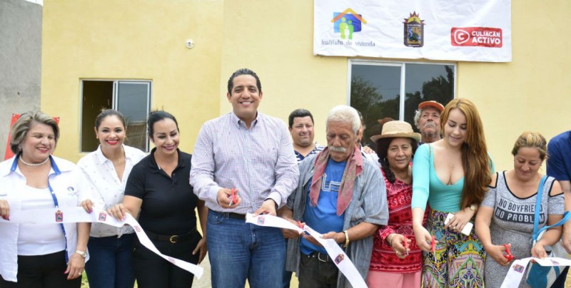 Entregan vivienda al señor José Félix