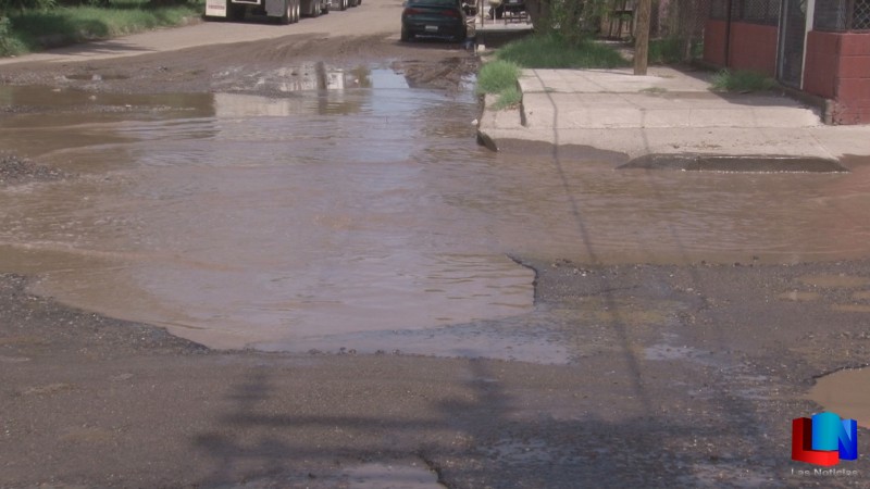 Deja lluvia calles encharcadas