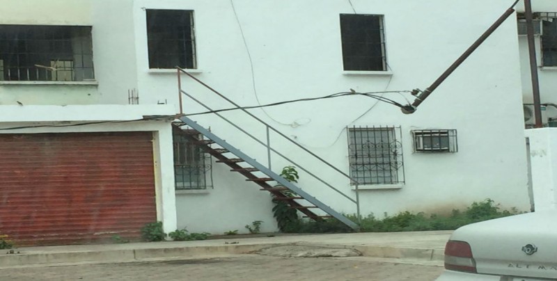 Aún sin arreglar una mufa en Infonavit Humaya