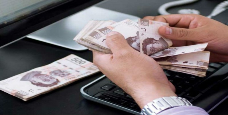 Peso mexicano se deprecia ante un dólar fuerte
