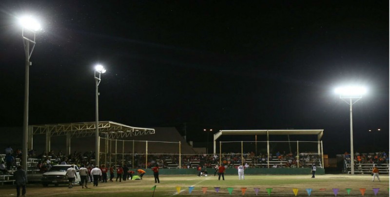 ISDE hace entrega de alumbrado al estadio de beisbol "Moustro Verde" en Navolato