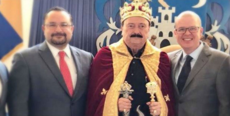 Enrique Michel, la "excéntrica" majestad de MORENA