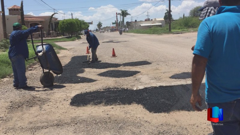 Rehabilitan calles en Navojoa