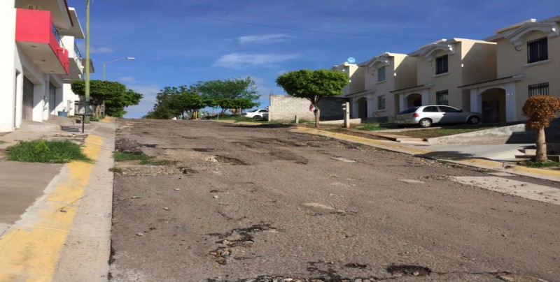 En pésimas condiciones se encuentra la calle Círculo de Sol