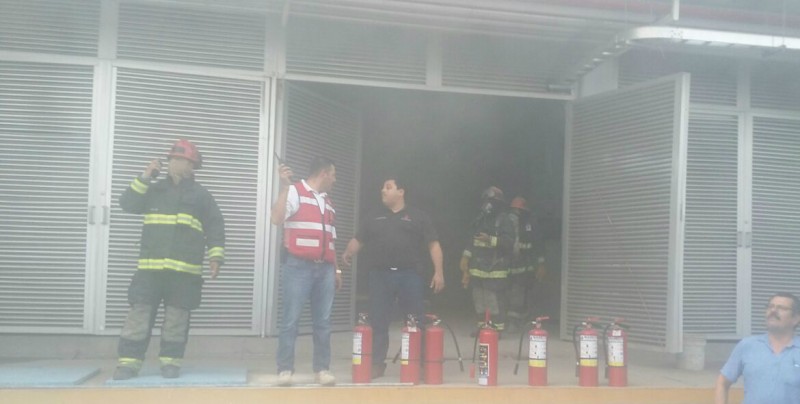 Incendio en la clínica del ISSSTE se quedan sin luz