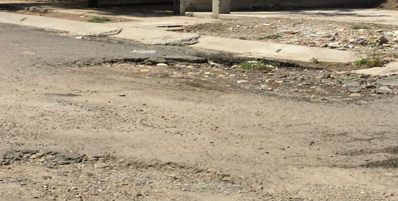 Se encuentra en mal estado calle Atenas