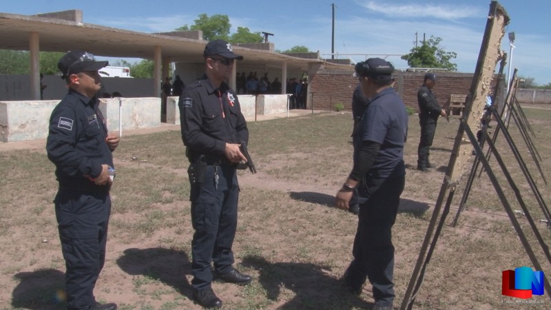 Practican policías a fuego real