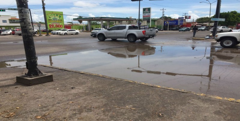 Se estanca el agua; reencarpetado subió el nivel de vialidades