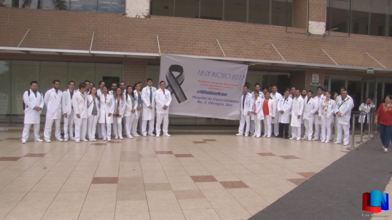 Trabajan Médicos residentes bajo protesta