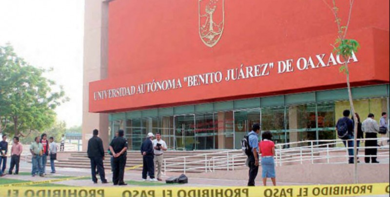 Enfrentamiento deja un herido, en la Universidad de Oaxaca