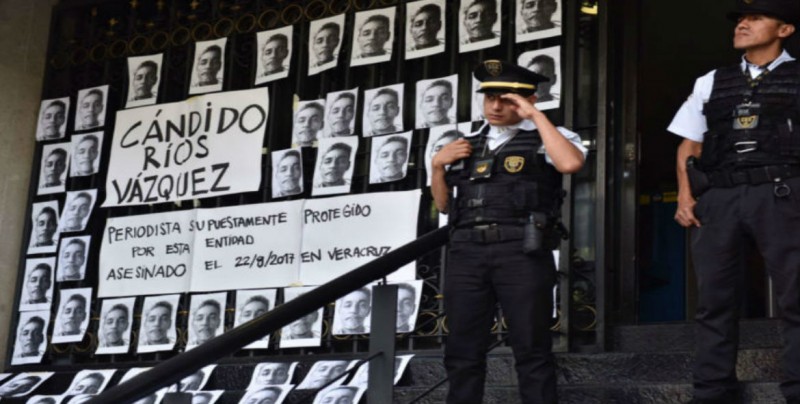 Periodistas protestan en la SEGOB por asesinato de Cándido Ríos
