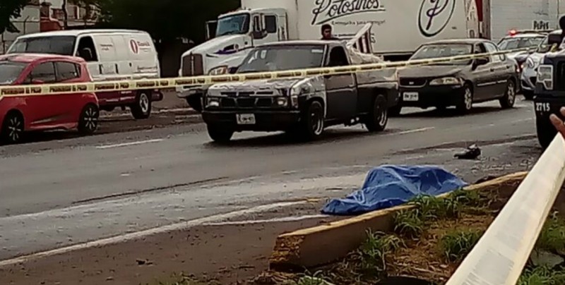 Atropellan a motociclista y muere