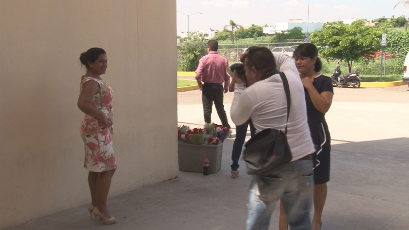 La modernidad no ha extinto a los fotógrafos en los eventos