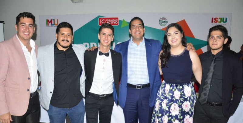 Entregan  El Premio Municipal de la Juventud 2017