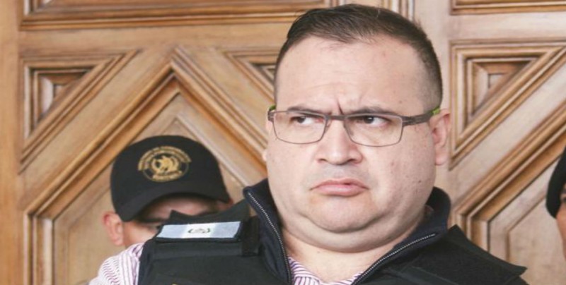 Duarte pausa huelga de hambre; come con su hermano