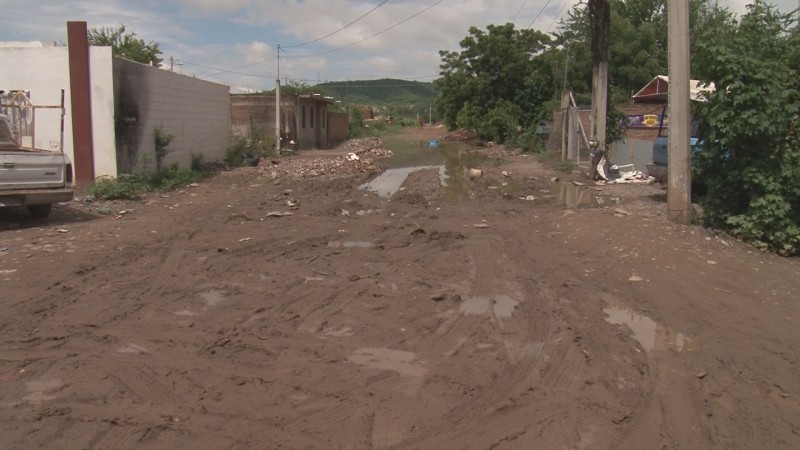 Calles de Los Mezcales en pésimas condiciones