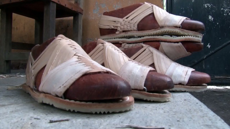 Huaraches de correa, ¡todo un arte de la región!