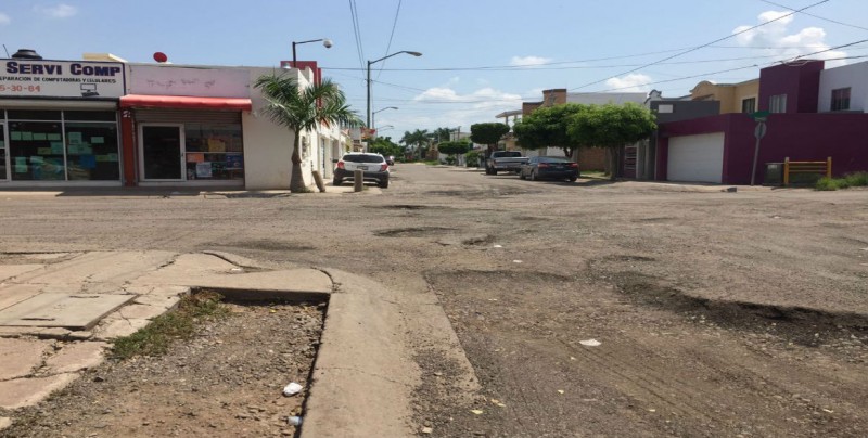 Deficiencias en reencarpetado por calles en Villa de Real