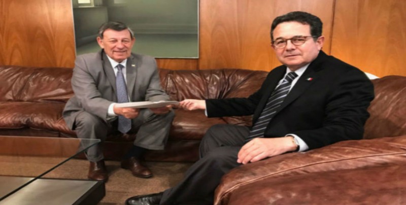 Embajador de MX en Uruguay ocultó 1.2 mdd