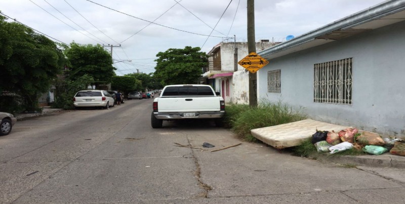 Basura y colchón en la Río Yaqui y Guanajuato