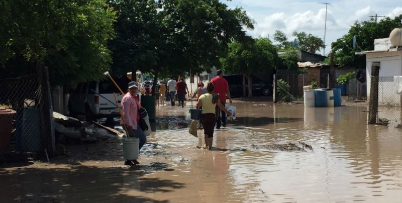 Entregan apoyos a familias afectadas en Costa Rica