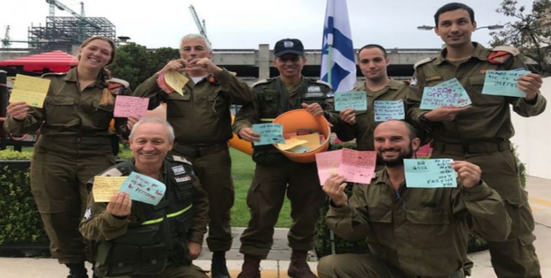 Niños mexicanos dan muestras de cariño a rescatistas israelíes