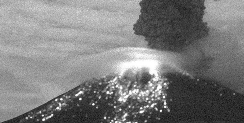 Volcán Popocatépetl emite exhalación de 2 mil 500 metros de altura