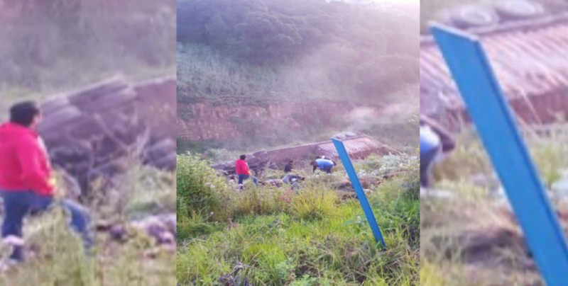 Tráiler cae en barranco de la autopista México-Puebla