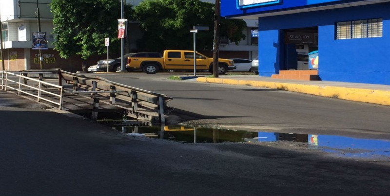 Con fuga de agua por la Riva Palacio