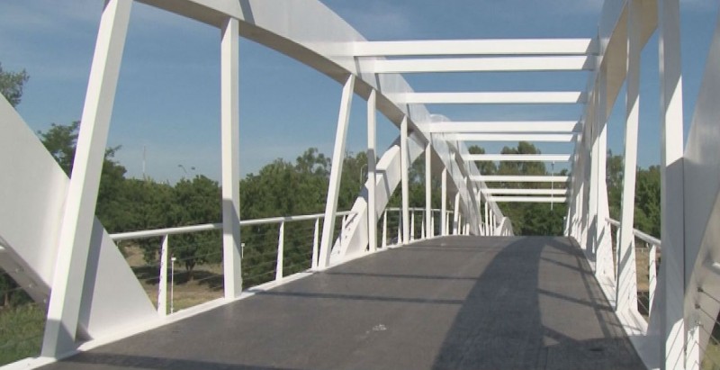 Ya no tiene luces el Puente Bimodal frente al Zoológico