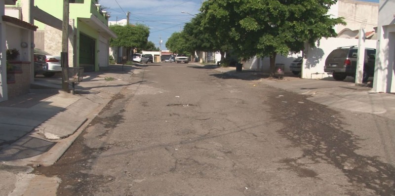 Requieren de bacheo calles de Villa Fontana