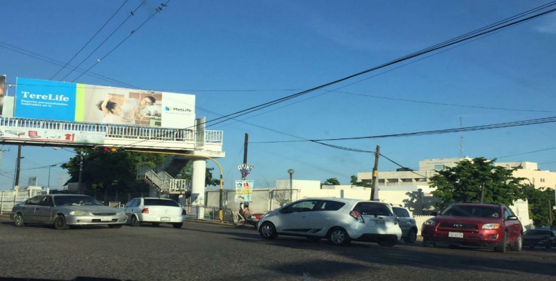 Caos vial, no funcionan semáforos en Ciudades Hermanas y Almada