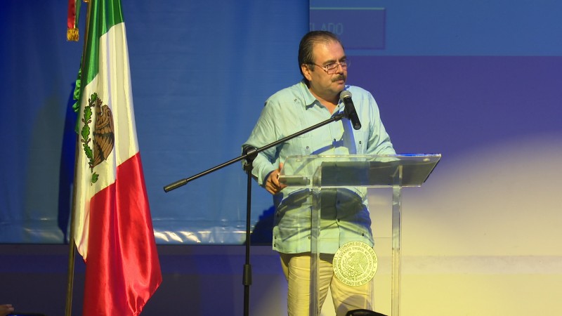 Zenen Xochihua rinde su primer informe legislativo