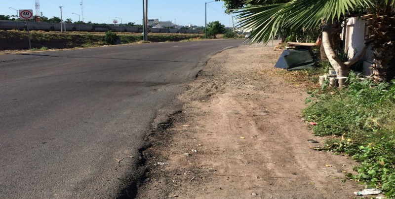 Empieza a dañarse avenida Federalismo en la Recursos Hidráulicos
