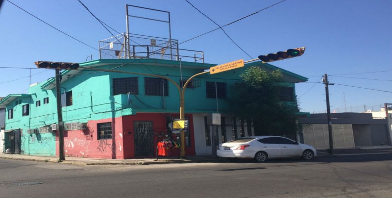 Semáforo causa confusión