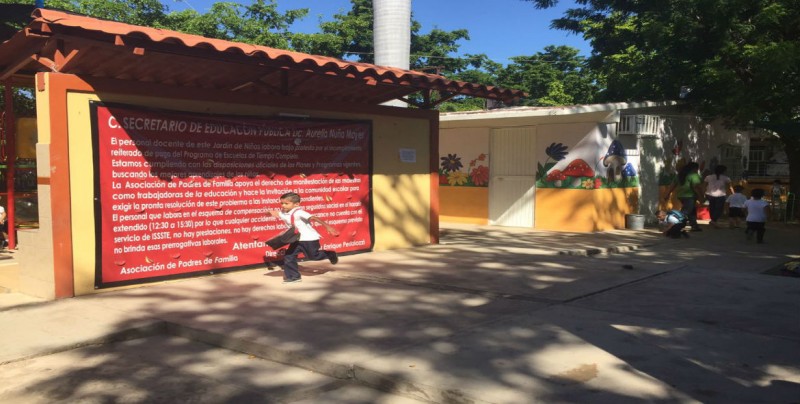 Profesores permanecen en paro; exigen pago completo de compensación