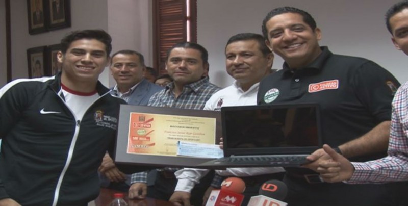 Entrega Alcalde Premio Municipal del Deporte
