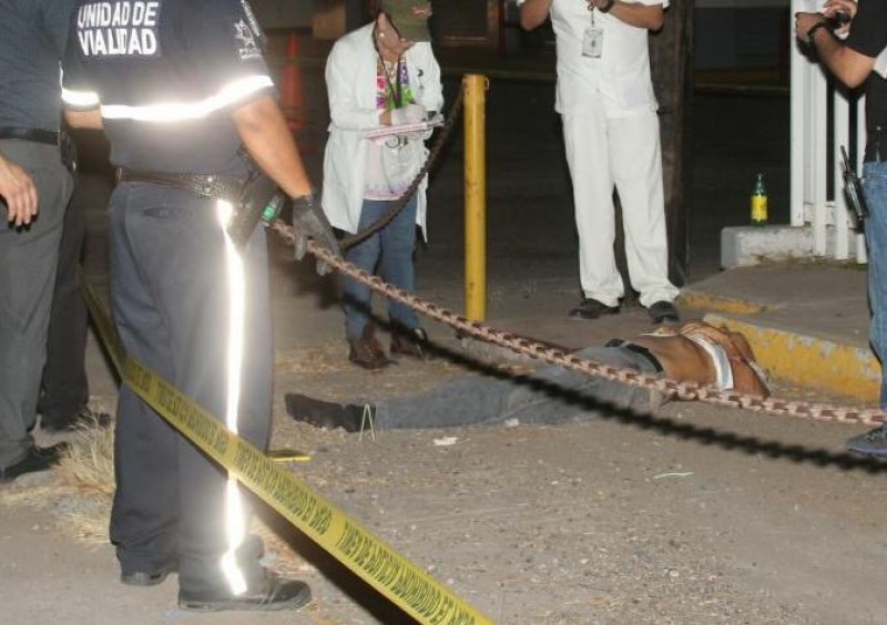 Huye del alcoholímetro y atropella a una persona