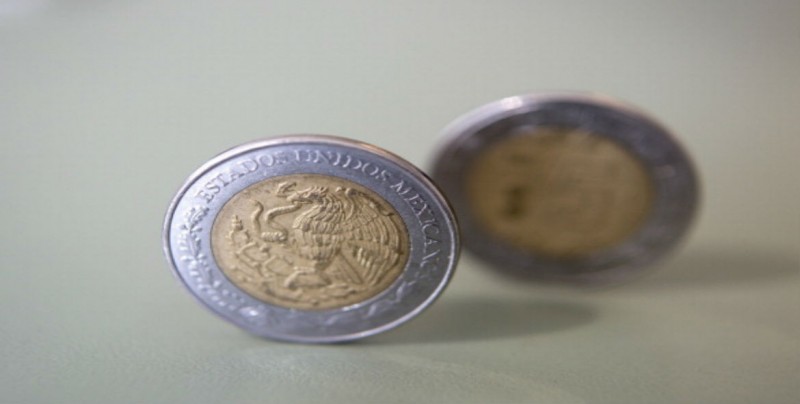 Peso mexicano pierde tras dato de empleo privado en EU