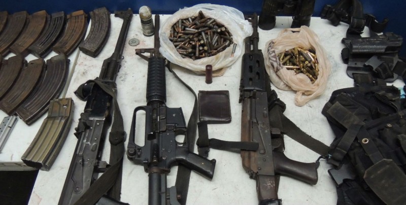 Detienen a tres Rosarenses con armas  de uso exclusivo de las Fuerzas Armadas