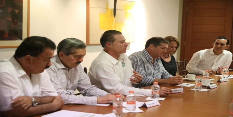 Se reune Gobernador con comuneros  de la Presa Santa María