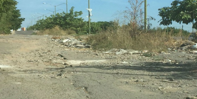 Siguen sin arreglar calle en Fraccionamiento Prados Dos