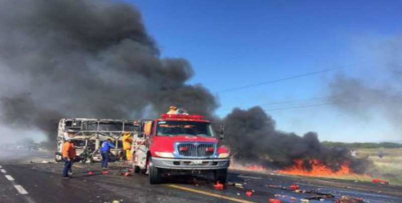 Autobús y camioneta se impactan en Tamaulipas; hay cuatro muertos