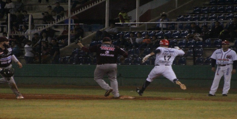 Mayos asegura serie al derrotar 4-3 a Tomateros