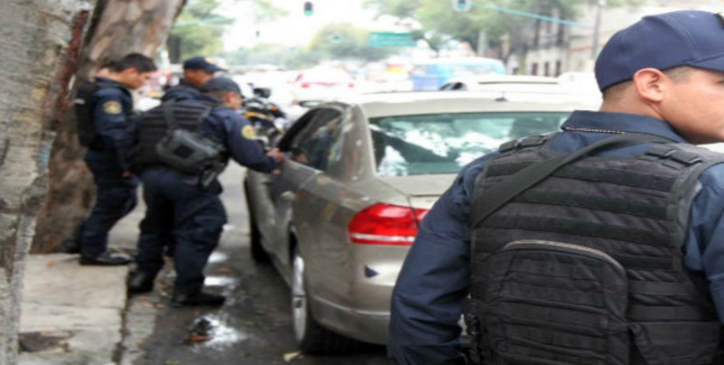 Policía sorprende y abate a sicarios mientras abandonaban cuerpos