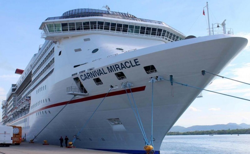 Miles de personas arribaron al puerto en el Crucero Miracle