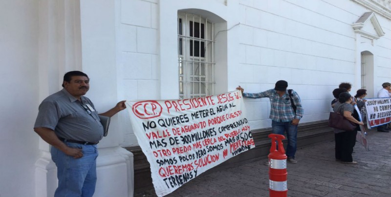 Ciudadanos realizan manifestación en el Ayuntamiento