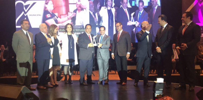 Alcalde recibe el Premio Nacional al Buen Gobierno Municipal 2017