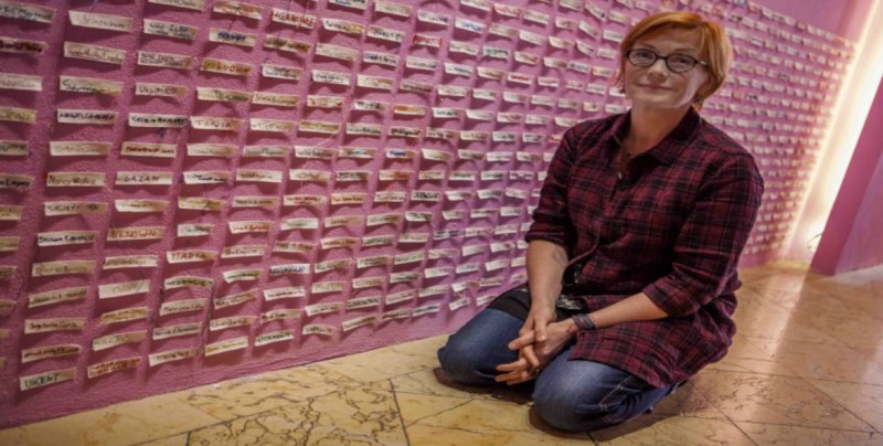 Crean mural que refleja la violencia contra las mujeres
